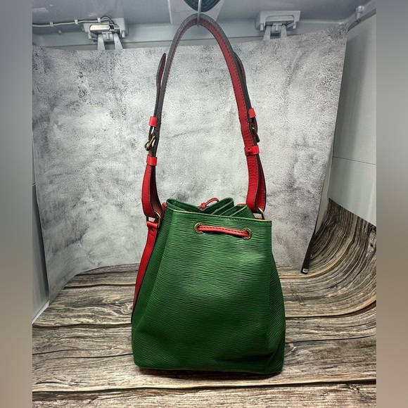 Louis Vuitton Epi Leather Petit Noe Drawstring Shoulder Bag Green & Red​​ - Picture 2 of 10
